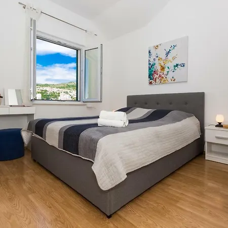 Petra Apartment *